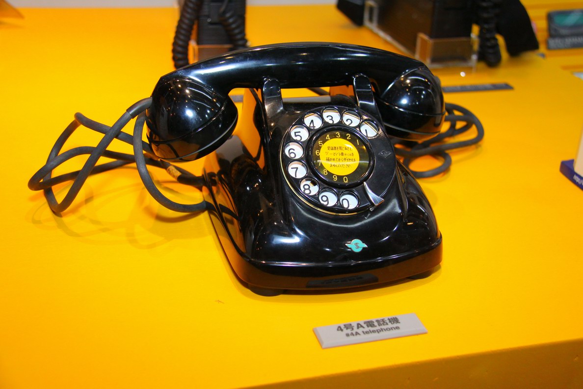 古い黒電話