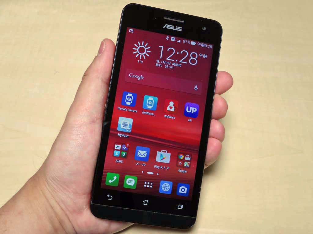 高性能スマートフォン「ZenFone 5（A500KL）」。